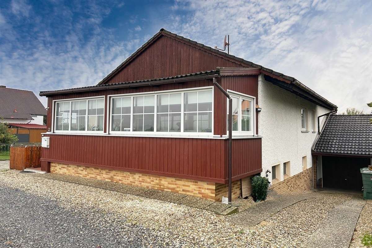 Titelbild Titelbild - Einfamilienhaus in 94330 Aiterhofen mit 160m² kaufen