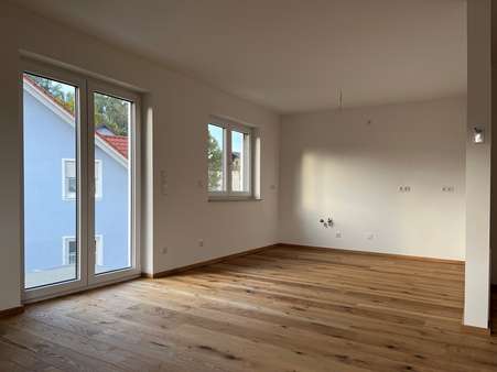 Beispiel Wohnraum im 1. Obergeschoss - Erdgeschosswohnung in 94419 Reisbach mit 57m² kaufen