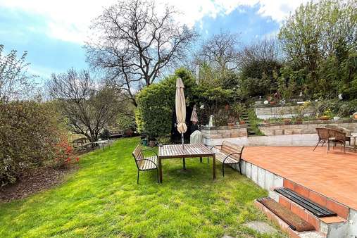Terrasse mit Übergang in den Garten - Einfamilienhaus in 94344 Wiesenfelden mit 208m² kaufen