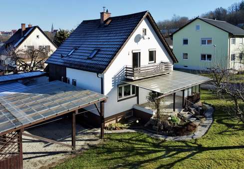 Südseite mit Terrasse - Einfamilienhaus in 84130 Dingolfing mit 110m² kaufen