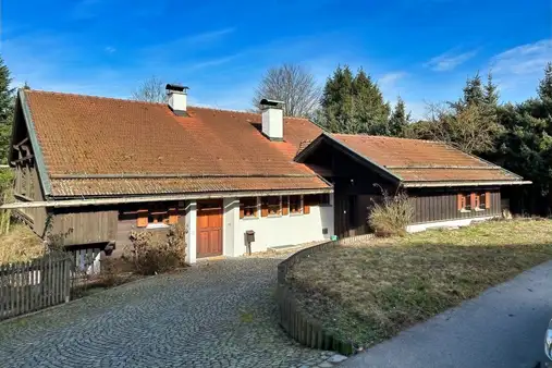Schönes ländliches Anwesen am Stadtrand von Bogen - ab sofort verfügbar!