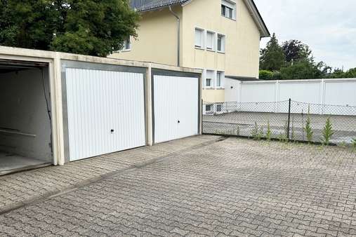 Garage(rechts) - Erdgeschosswohnung in 94315 Straubing mit 30m² kaufen