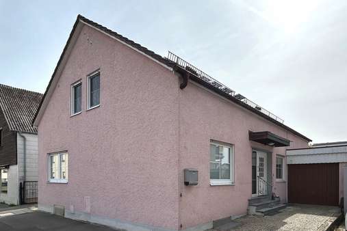 Straßenansicht - Einfamilienhaus in 94315 Straubing mit 180m² kaufen