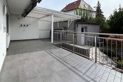 teilüberdachte Terrasse - Einfamilienhaus in 94315 Straubing mit 180m² kaufen