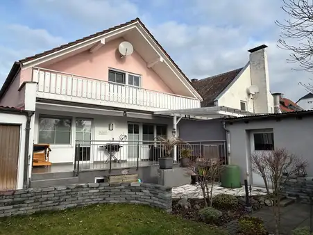Zentral und dennoch ruhig gelegen: großes Einfamilienhaus in Straubing