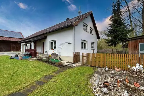 Obermotzing bei Aholfing - 3,5 km zur B8: Einfamilienhaus mit großen Garten
