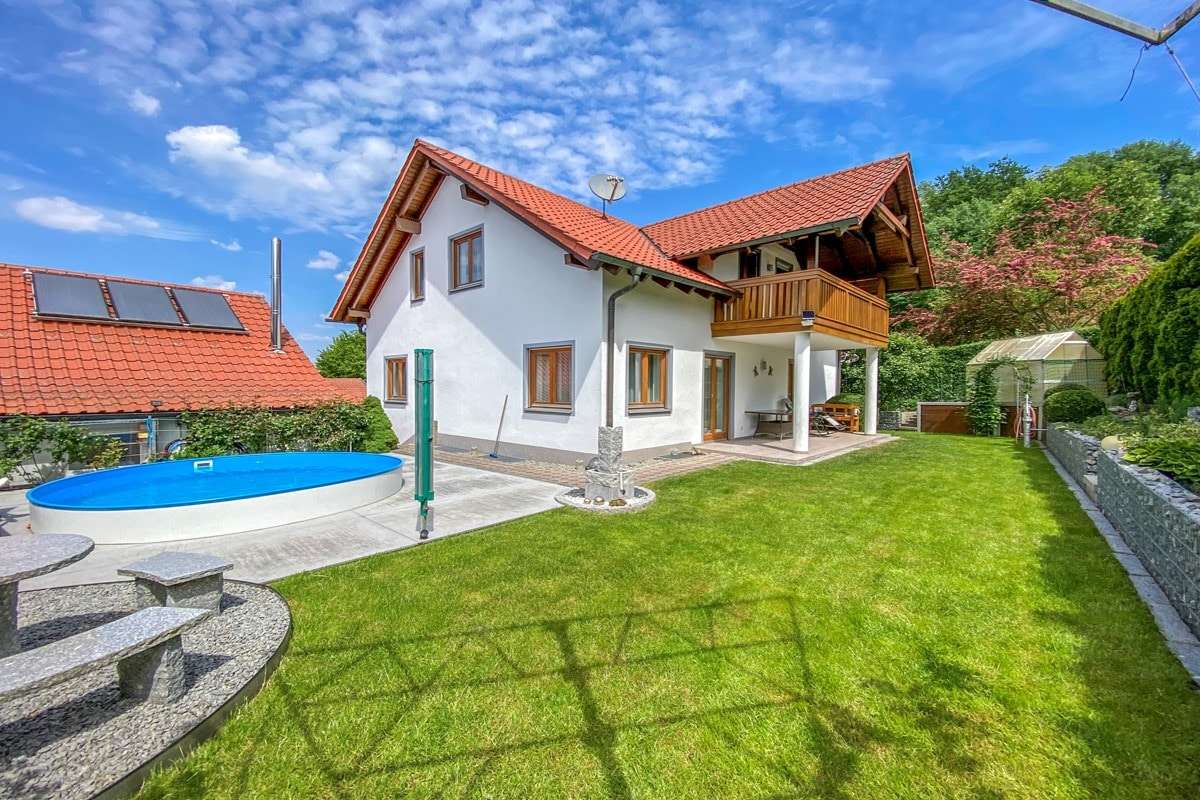 Titelbild - Einfamilienhaus in 94405 Landau mit 135m² kaufen