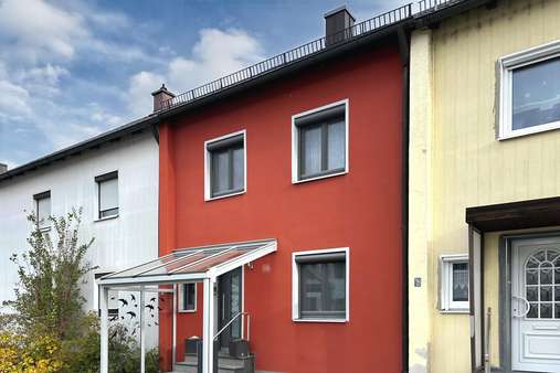 Vorderansicht Vorderansicht - Reihenmittelhaus in 84130 Dingolfing mit 84m² kaufen