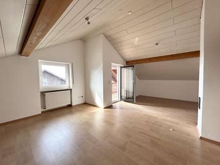 Wohnzimmer Wohnung Dachgeschoss Wohnzimmer Wohnung Dachgeschoss - Mehrfamilienhaus in 93413 Cham mit 281m² kaufen