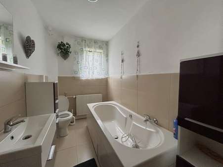 Badezimmer Erdgeschoss Badezimmer Erdgeschoss - Zweifamilienhaus in 93449 Waldmünchen mit 215m² kaufen