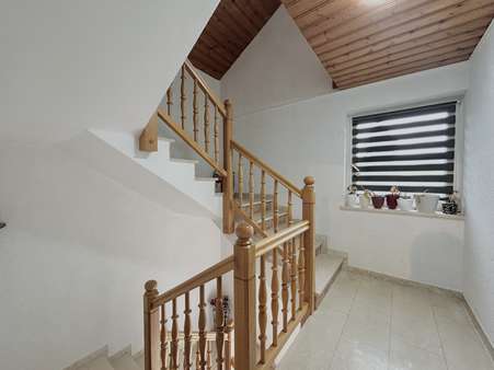 Treppenhaus Obergeschoss Treppenhaus Obergeschoss - Zweifamilienhaus in 93476 Blaibach mit 319m² kaufen