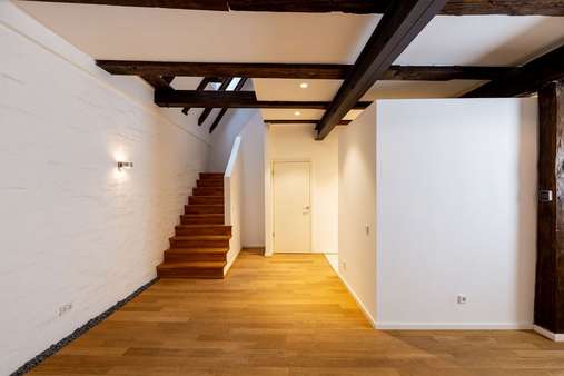 4-Zimmer Wohnung: Flur - Mehrfamilienhaus in 84028 Landshut mit 235m² kaufen