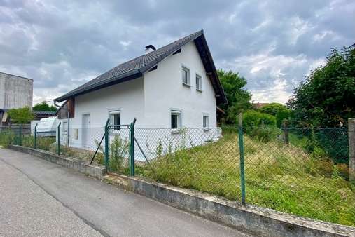 Straßenseite Straßenseite - Einfamilienhaus in 94333 Geiselhöring mit 93m² kaufen