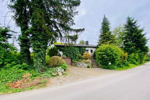 Ansicht von der Straße Ansicht von der Straße - Einfamilienhaus in 84149 Velden mit 121m² kaufen