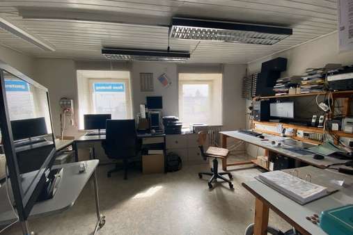 Erdgeschoss: Büro -  ehem. Schlafzimmer - Mehrfamilienhaus in 84160 Frontenhausen mit 200m² kaufen