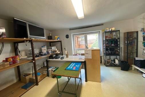 Erdgeschoss: Büro-ehem. Wohnzimmer - Mehrfamilienhaus in 84160 Frontenhausen mit 200m² kaufen