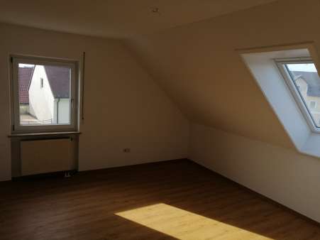 Zimmer - Dachgeschosswohnung in 84051 Essenbach mit 96m² mieten