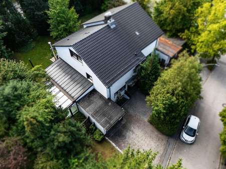 Drohnenaufnahme - Doppelhaushälfte in 85386 Eching mit 194m² kaufen