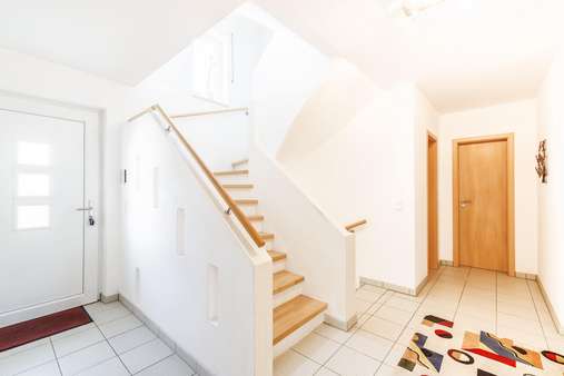 Eingangsbereich Flur Eingangsbereich Flur - Doppelhaushälfte in 84036 Landshut mit 163m² kaufen
