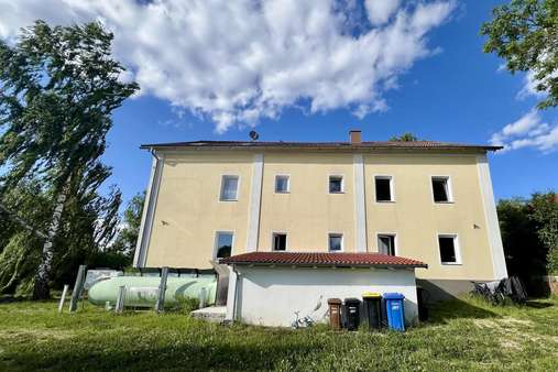 Rückansicht - Dachgeschosswohnung in 84140 Gangkofen mit 72m² kaufen