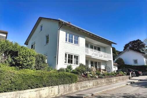 Außenansicht Außenansicht - Zweifamilienhaus in 84347 Pfarrkirchen mit 166m² kaufen