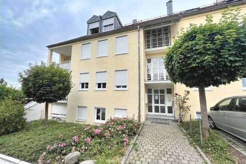 Außen - Westansicht - Etagenwohnung in 94424 Arnstorf mit 58m² kaufen