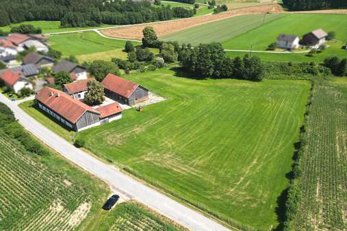 Luftbild - Bauernhaus in 94439 Roßbach mit 275m² kaufen