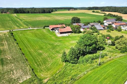 Luftbild - Bauernhaus in 94439 Roßbach mit 275m² kaufen