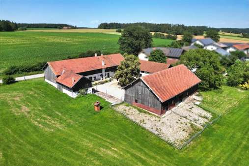 Luftbild - Bauernhaus in 94439 Roßbach mit 275m² kaufen