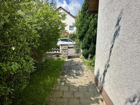 Eingang - Einfamilienhaus in 93057 Regensburg mit 90m² kaufen