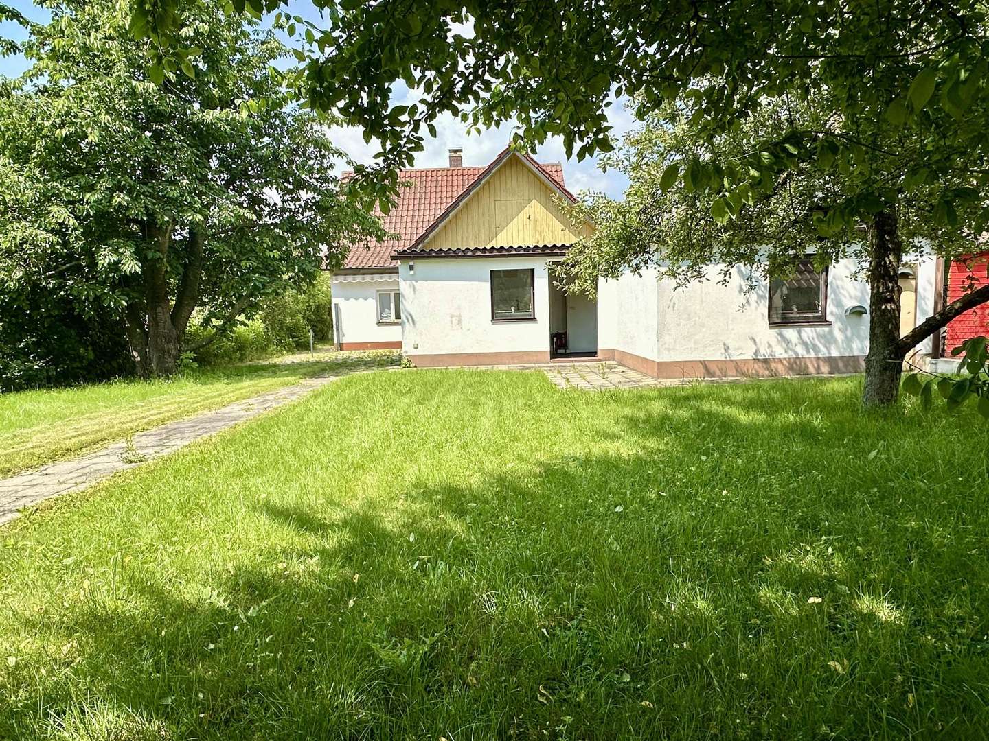 Gartenansicht - Einfamilienhaus in 93057 Regensburg mit 90m² kaufen