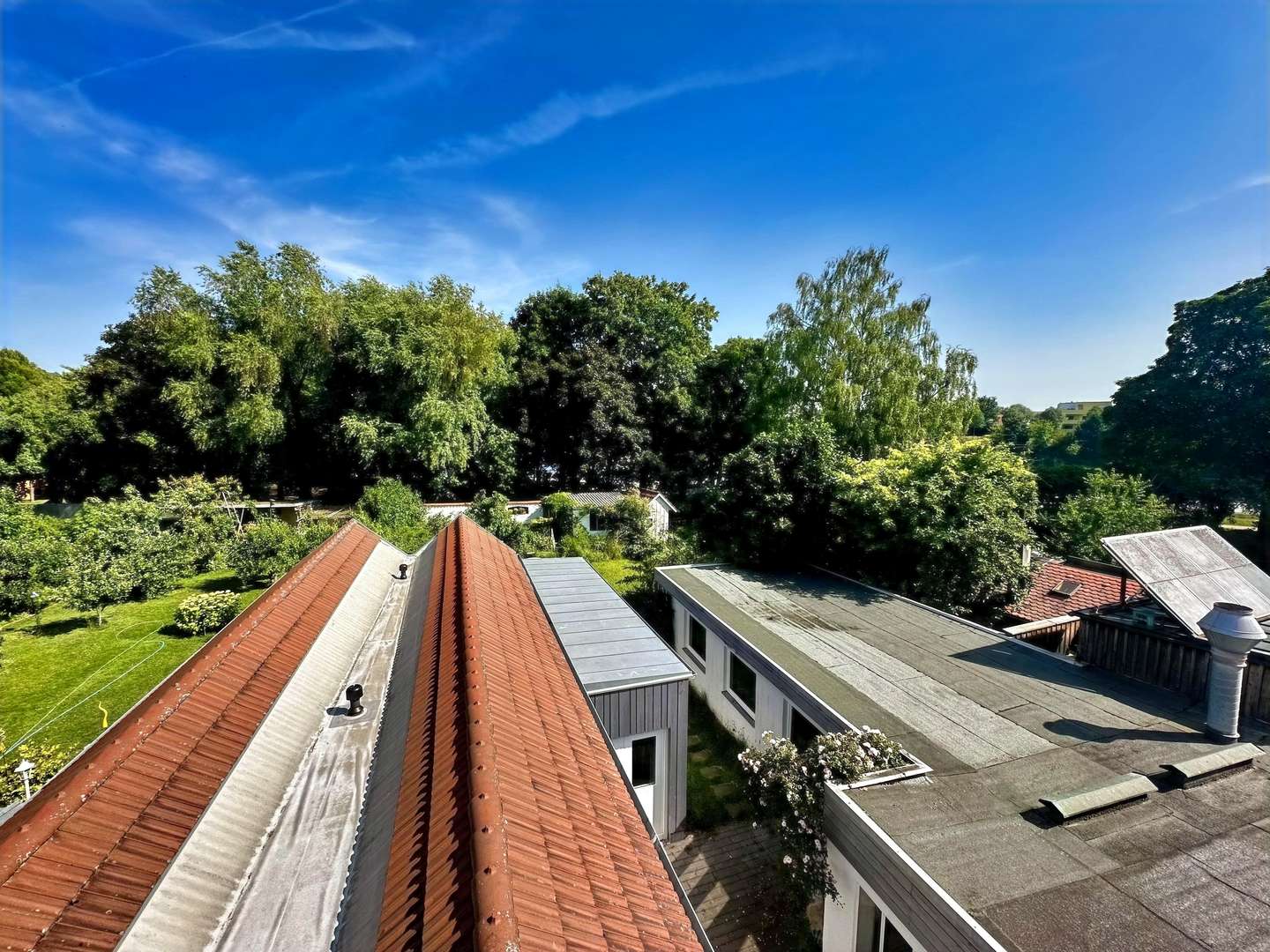 Blick in den Garten/Donau Blick in den Garten/Donau - Mehrfamilienhaus in 93059 Regensburg mit 195m² kaufen