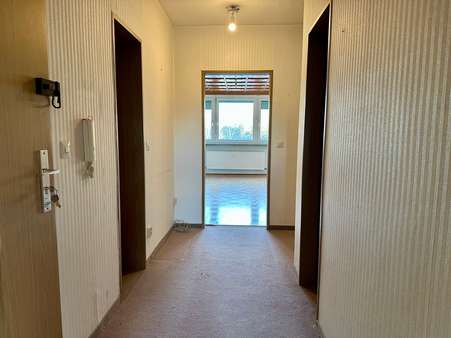 Flur Flur - Etagenwohnung in 93057 Regensburg mit 83m² kaufen