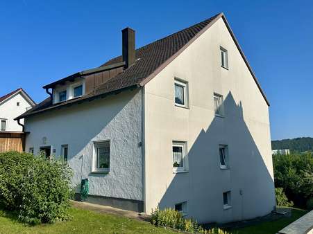 Ansicht - Zweifamilienhaus in 93128 Regenstauf mit 160m² kaufen