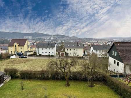 Blick vom Balkon OG - Zweifamilienhaus in 93128 Regenstauf mit 160m² kaufen