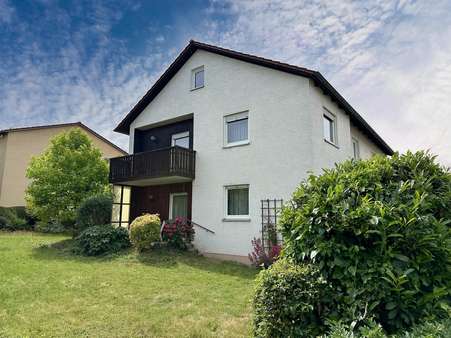 Ansicht von Südosten - Zweifamilienhaus in 93083 Obertraubling mit 190m² kaufen