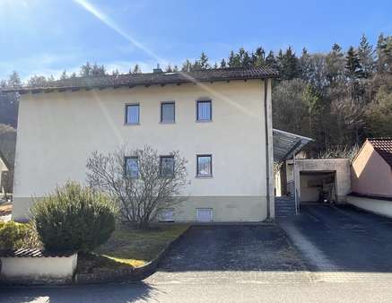 Garage und Stellplatz - Zweifamilienhaus in 93183 Kallmünz mit 190m² kaufen