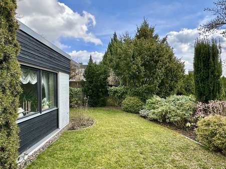 Schöner privater Garten - Bungalow in 93057 Regensburg mit 123m² kaufen