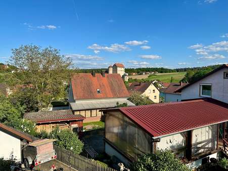 Blick vom Balkon auf die Burg - Doppelhaushälfte in 93195 Wolfsegg mit 144m² kaufen