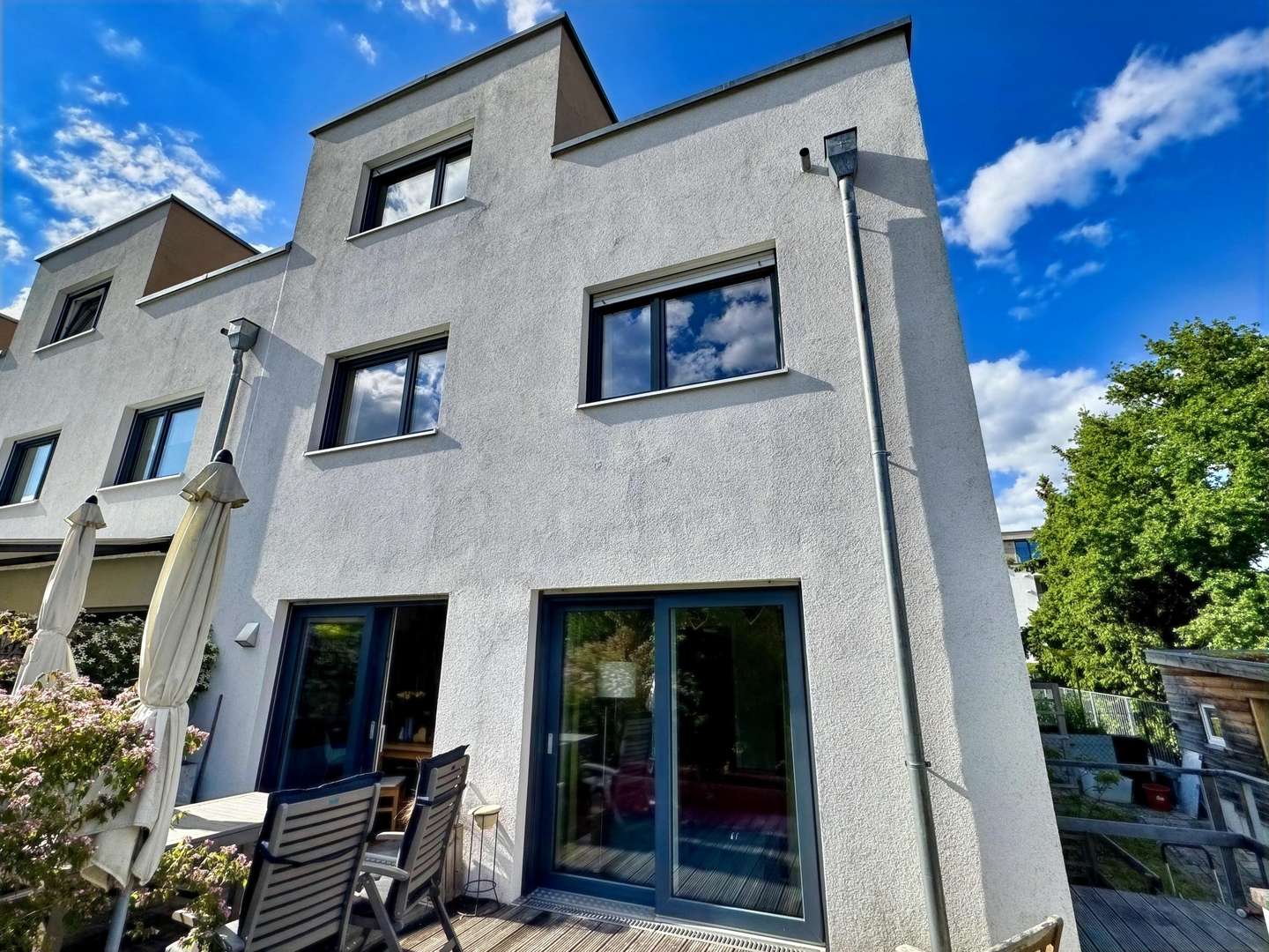 Terrassenseite - Reiheneckhaus in 93138 Lappersdorf mit 129m² kaufen