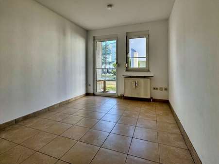 Zimmer Zimmer - Erdgeschosswohnung in 93053 Regensburg mit 21m² kaufen