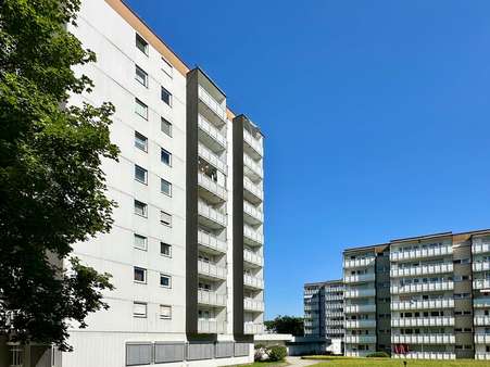 Blick in die Wohnanlage Blick in die Wohnanlage - Etagenwohnung in 93049 Regensburg mit 48m² kaufen
