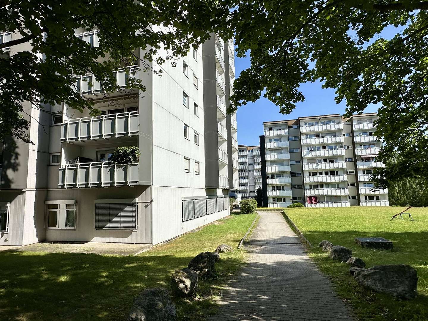 Blick in die Wohnanlage Blick in die Wohnanlage - Etagenwohnung in 93049 Regensburg mit 48m² kaufen