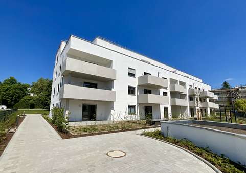 44790521-Blick zum Haus - Etagenwohnung in 93059 Regensburg mit 83m² kaufen