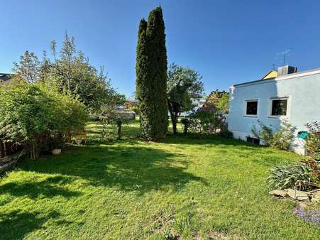 Blick in den Garten - Mehrfamilienhaus in 93105 Tegernheim mit 329m² kaufen