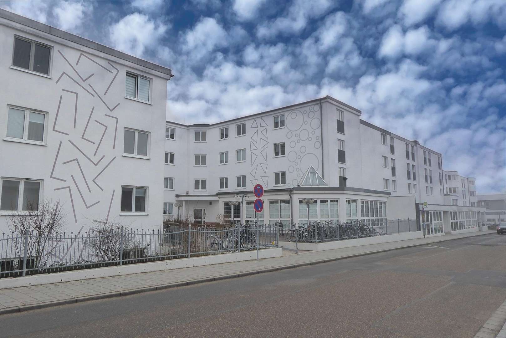 Blick zur Westfassade Blick zur Westfassade - Etagenwohnung in 93080 Pentling mit 24m² kaufen