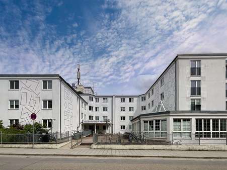 Hauseingang Hauseingang - Etagenwohnung in 93080 Pentling mit 24m² kaufen