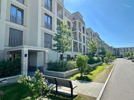 Blick zur Wohnanlage - Erdgeschosswohnung in 93049 Regensburg mit 95m² kaufen