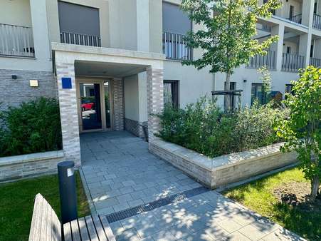 Hauseingang - Erdgeschosswohnung in 93049 Regensburg mit 95m² kaufen