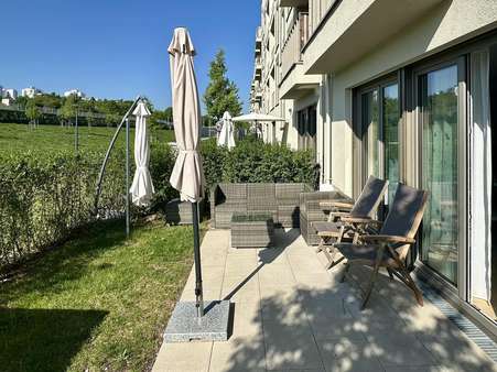 Terrasse und Gartenanteil - Erdgeschosswohnung in 93049 Regensburg mit 95m² kaufen